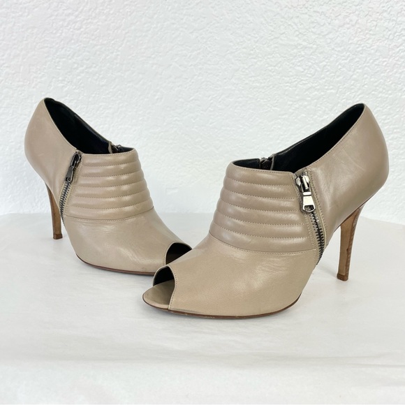 {Manolo Blahnik} Taupe Leather Zippered Peep-Toe Ankle Booties, Size 38.5 - Picture 6 of 9